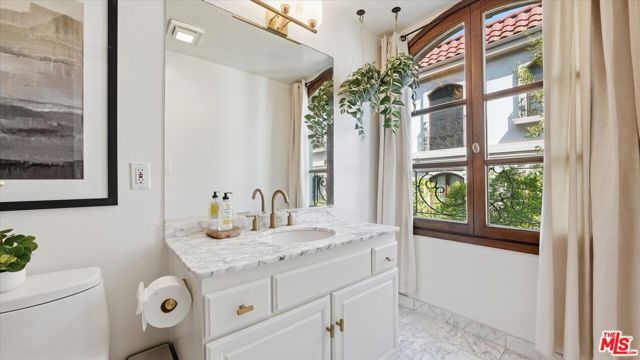 9249 Burton Way 406, Beverly Hills, CA 90210