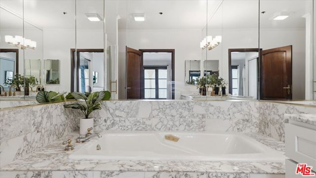 9249 Burton Way 406, Beverly Hills, CA 90210