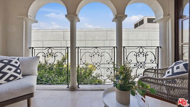 9249 Burton Way 406, Beverly Hills, CA 90210