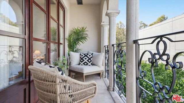 9249 Burton Way 406, Beverly Hills, CA 90210