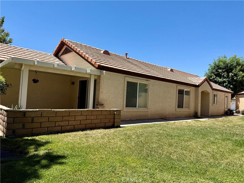 Image 1 of property listing at 19078 Stoddard, Apple Valley, CA 92308