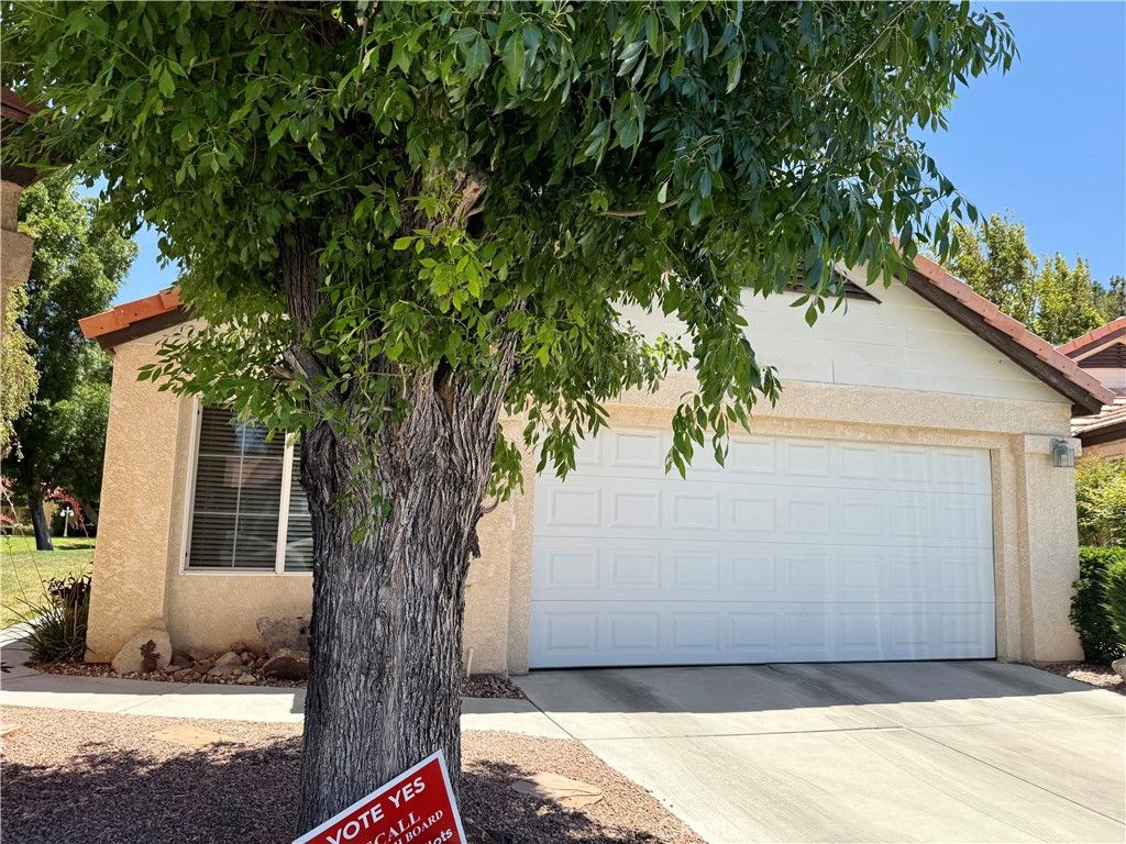 Image 2 of property listing at 19078 Stoddard, Apple Valley, CA 92308