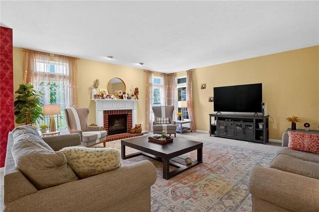 1403 N Shevlin Ct, Franklin Park, PA 15143