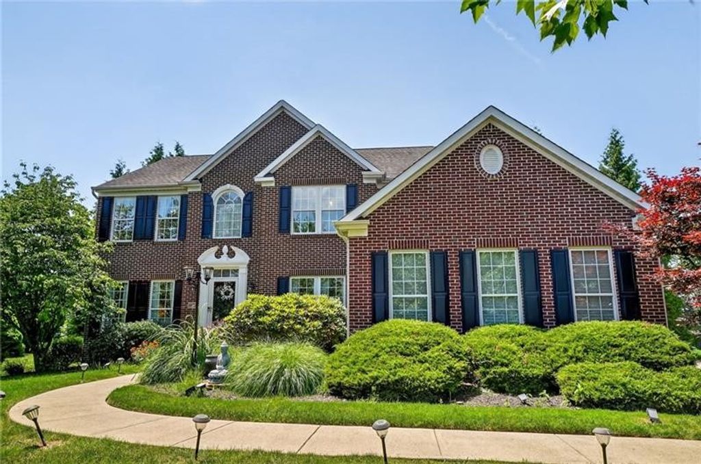 1403 N Shevlin Ct, Franklin Park, PA 15143
