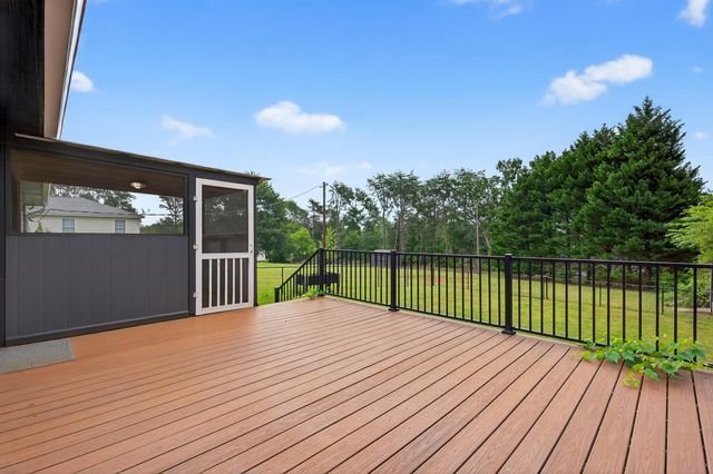 225 Scenic Avenue, Campobello, SC 29322