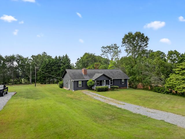 225 Scenic Avenue, Campobello, SC 29322