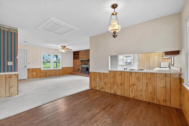 225 Scenic Avenue, Campobello, SC 29322