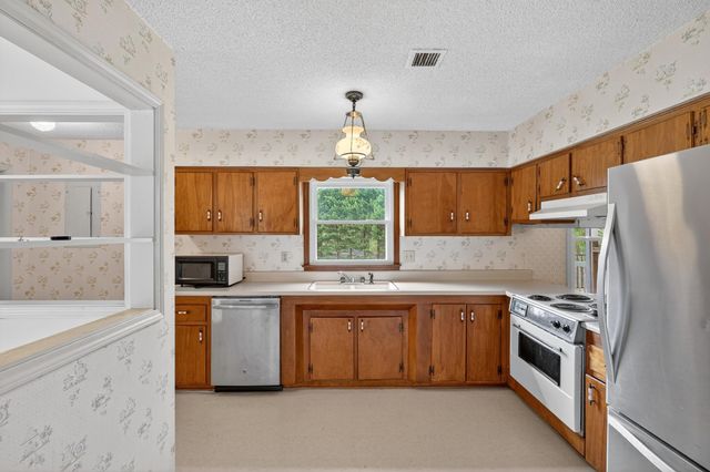 225 Scenic Avenue, Campobello, SC 29322