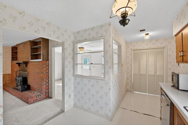 225 Scenic Avenue, Campobello, SC 29322