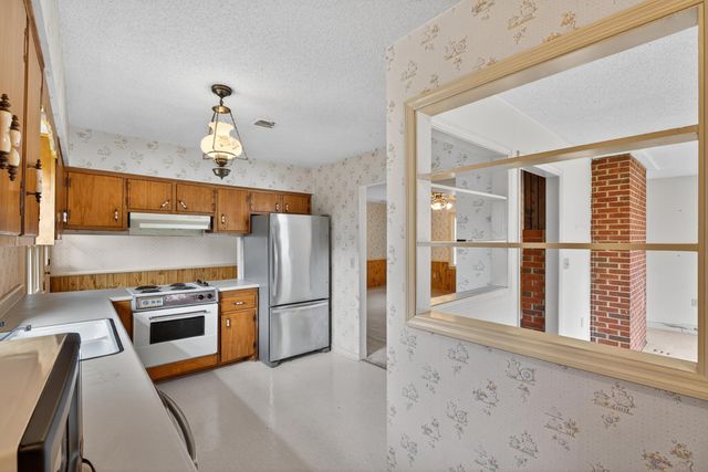 225 Scenic Avenue, Campobello, SC 29322
