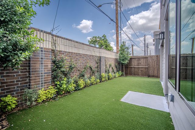 1715 Bologna Lane, Houston, TX 77055