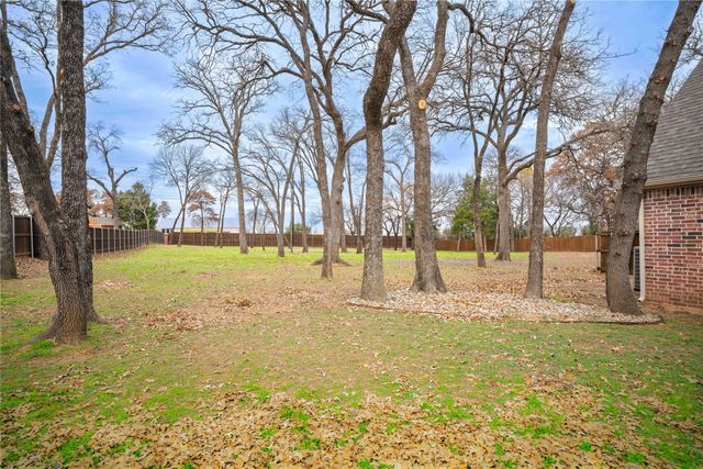 250 Timberleaf Drive, Double Oak, TX 75077