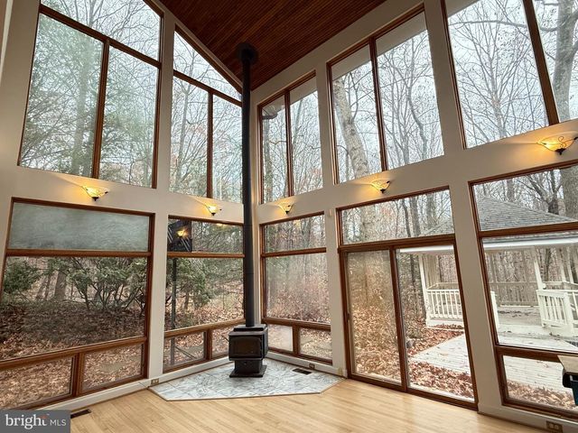 10701 SYCAMORE SPRINGS LN, Great Falls, VA 22066