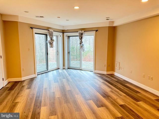 10701 SYCAMORE SPRINGS LN, Great Falls, VA 22066