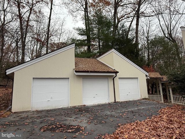 10701 SYCAMORE SPRINGS LN, Great Falls, VA 22066