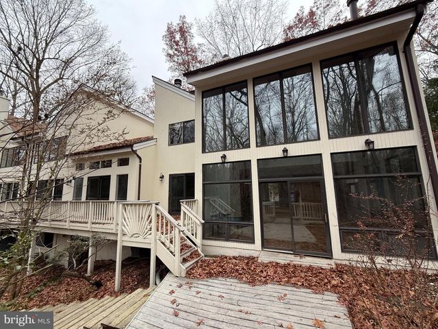 10701 SYCAMORE SPRINGS LN, Great Falls, VA 22066