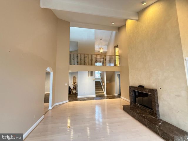 10701 SYCAMORE SPRINGS LN, Great Falls, VA 22066