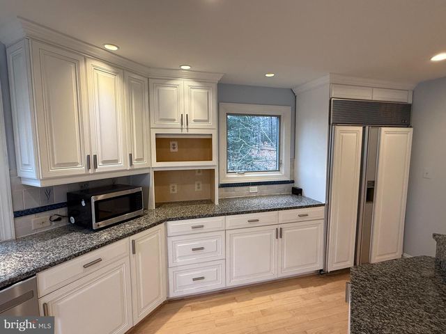 10701 SYCAMORE SPRINGS LN, Great Falls, VA 22066