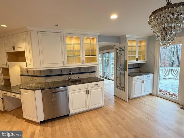 10701 SYCAMORE SPRINGS LN, Great Falls, VA 22066