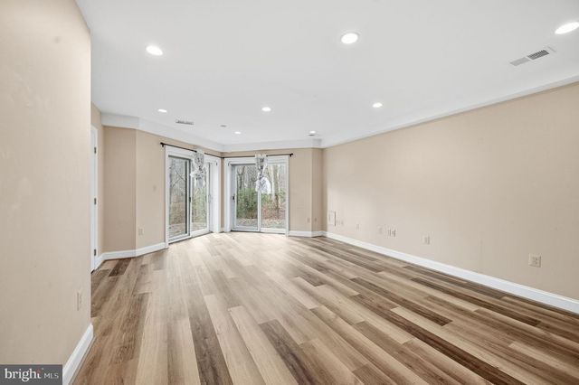 10701 SYCAMORE SPRINGS LN, Great Falls, VA 22066