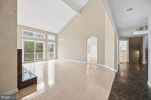 10701 SYCAMORE SPRINGS LN, Great Falls, VA 22066