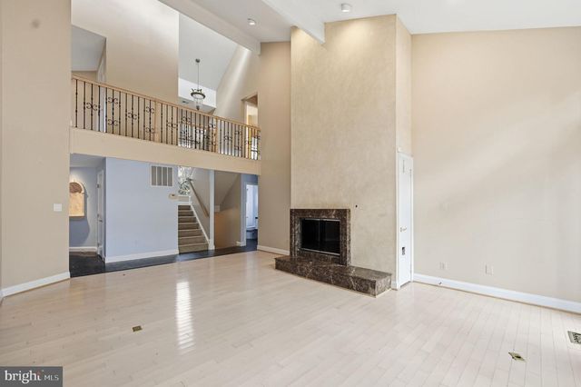 10701 SYCAMORE SPRINGS LN, Great Falls, VA 22066