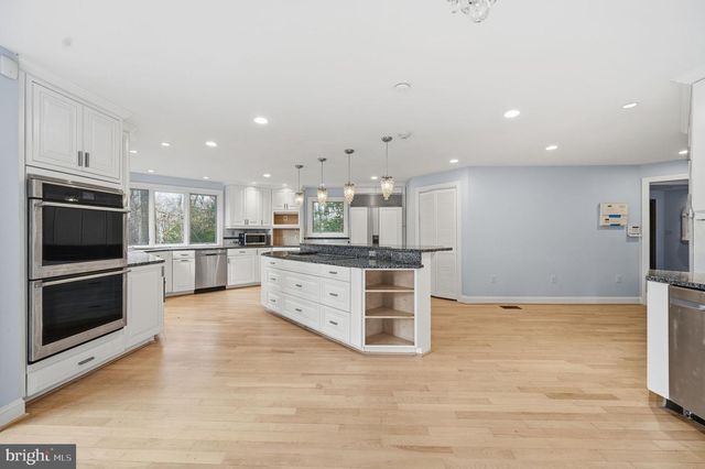 10701 SYCAMORE SPRINGS LN, Great Falls, VA 22066