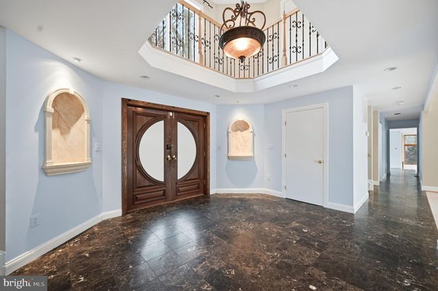 10701 SYCAMORE SPRINGS LN, Great Falls, VA 22066