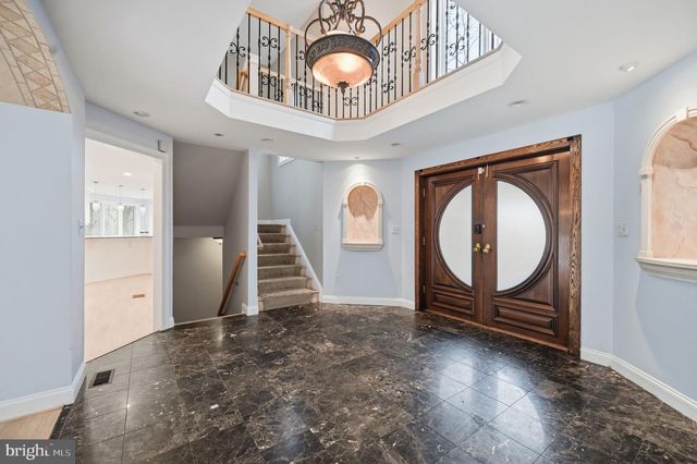 10701 SYCAMORE SPRINGS LN, Great Falls, VA 22066