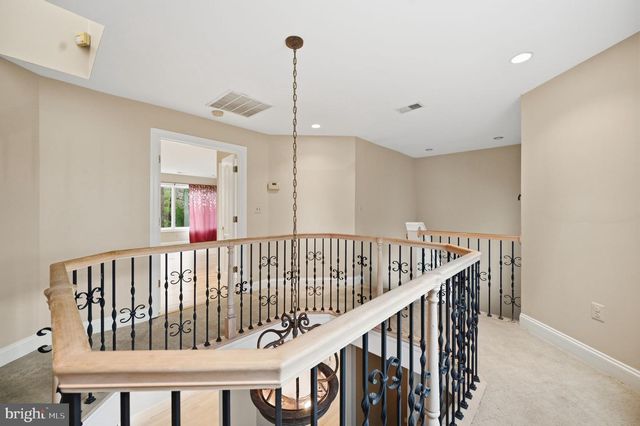 10701 SYCAMORE SPRINGS LN, Great Falls, VA 22066