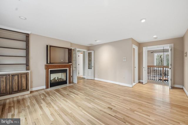 10701 SYCAMORE SPRINGS LN, Great Falls, VA 22066