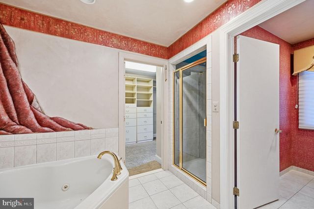 10701 SYCAMORE SPRINGS LN, Great Falls, VA 22066