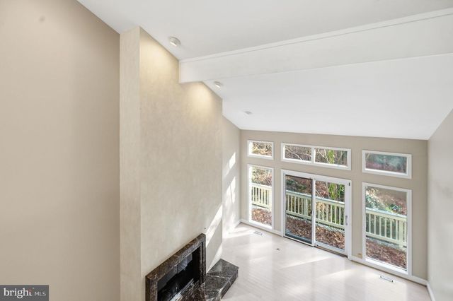 10701 SYCAMORE SPRINGS LN, Great Falls, VA 22066