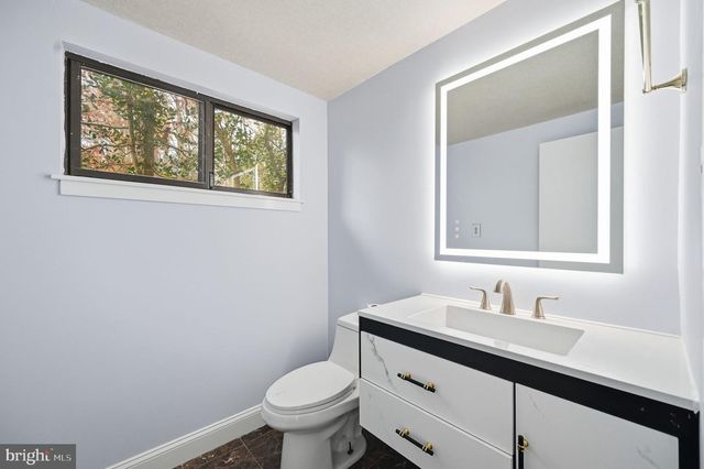 10701 SYCAMORE SPRINGS LN, Great Falls, VA 22066