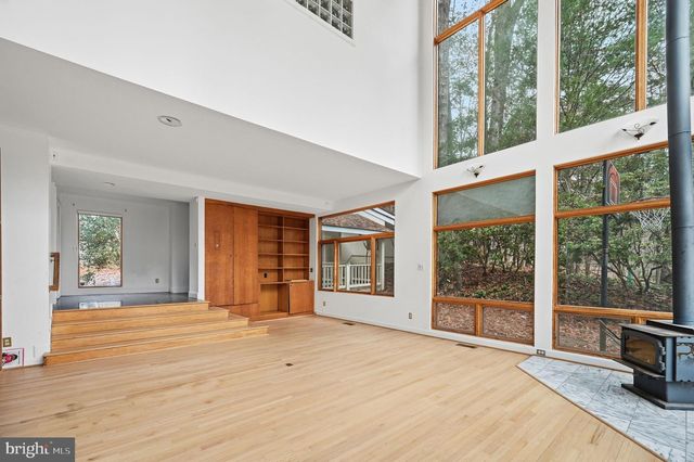 10701 SYCAMORE SPRINGS LN, Great Falls, VA 22066