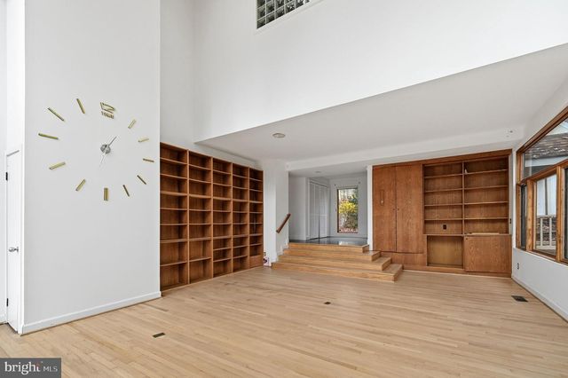 10701 SYCAMORE SPRINGS LN, Great Falls, VA 22066