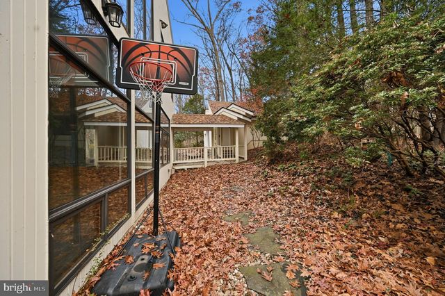 10701 SYCAMORE SPRINGS LN, Great Falls, VA 22066