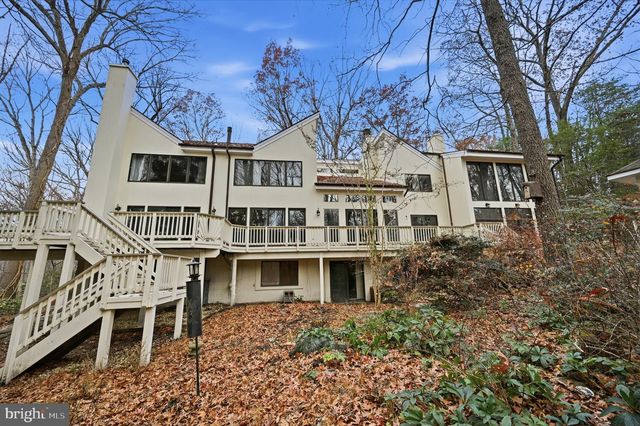 10701 SYCAMORE SPRINGS LN, Great Falls, VA 22066