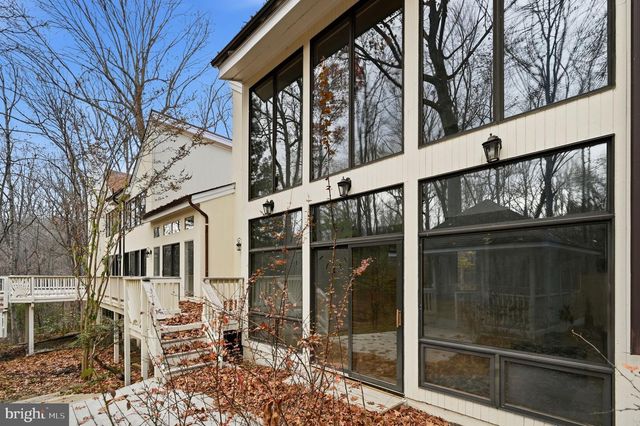 10701 SYCAMORE SPRINGS LN, Great Falls, VA 22066