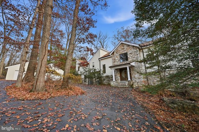 10701 SYCAMORE SPRINGS LN, Great Falls, VA 22066