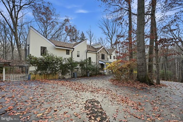 10701 SYCAMORE SPRINGS LN, Great Falls, VA 22066