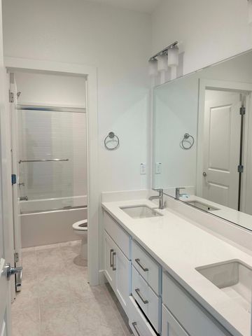 3176 Bosworth St, Lathrop, CA 95330