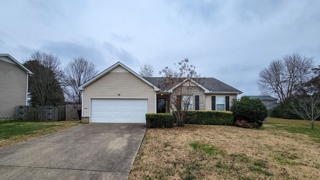 1242 Mac Duff Dr, Murfreesboro, TN 37128