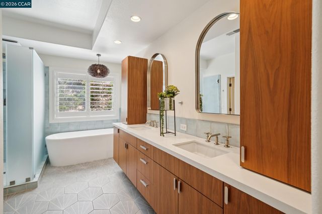136 Lark Ct, Alamo, CA 94507