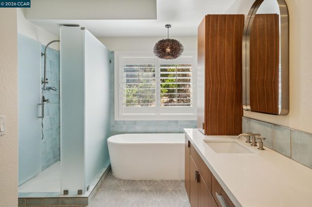 136 Lark Ct, Alamo, CA 94507