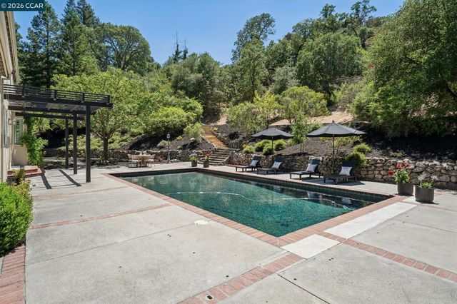 136 Lark Ct, Alamo, CA 94507
