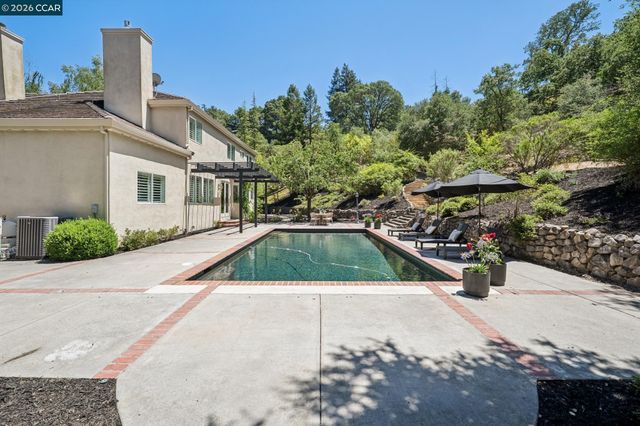 136 Lark Ct, Alamo, CA 94507