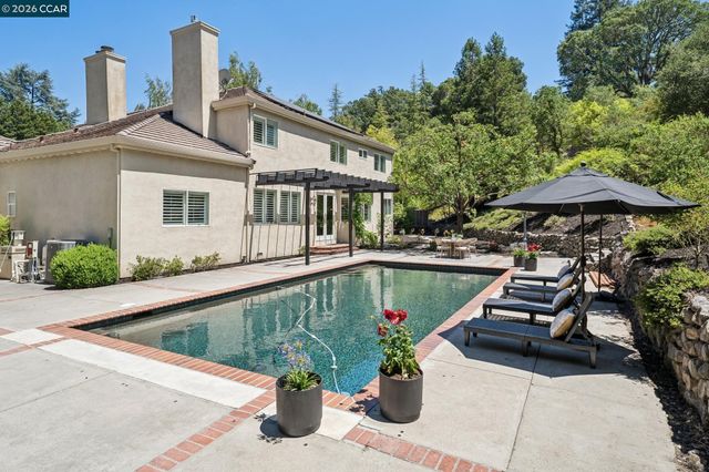 136 Lark Ct, Alamo, CA 94507