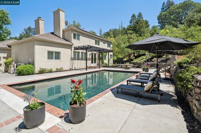 136 Lark Ct, Alamo, CA 94507