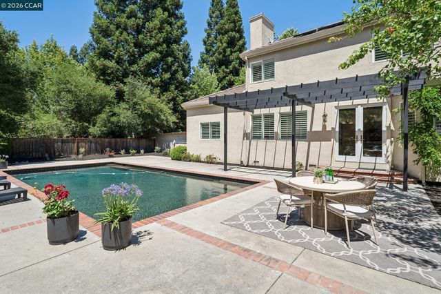 136 Lark Ct, Alamo, CA 94507